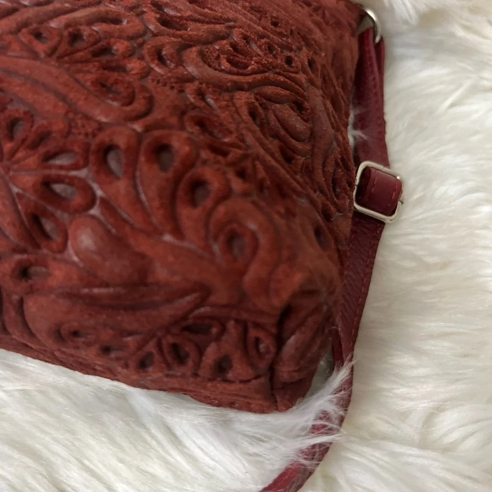 Chic Burgundy Embossed Crossbody Bag - Picture 5 of 9